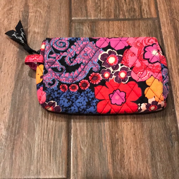 Vera Bradley Handbags - 👛 LN Vera Bradley brand zippered pouch